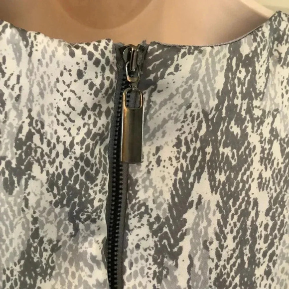 Alfani silver snake skin sleeveless crossover v-neck blouse size large - Picture 5 of 9